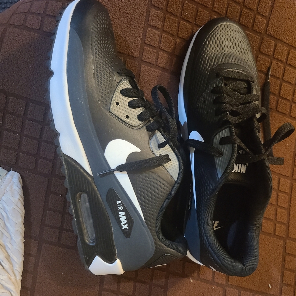 Nikes - Picture 2 of 3
